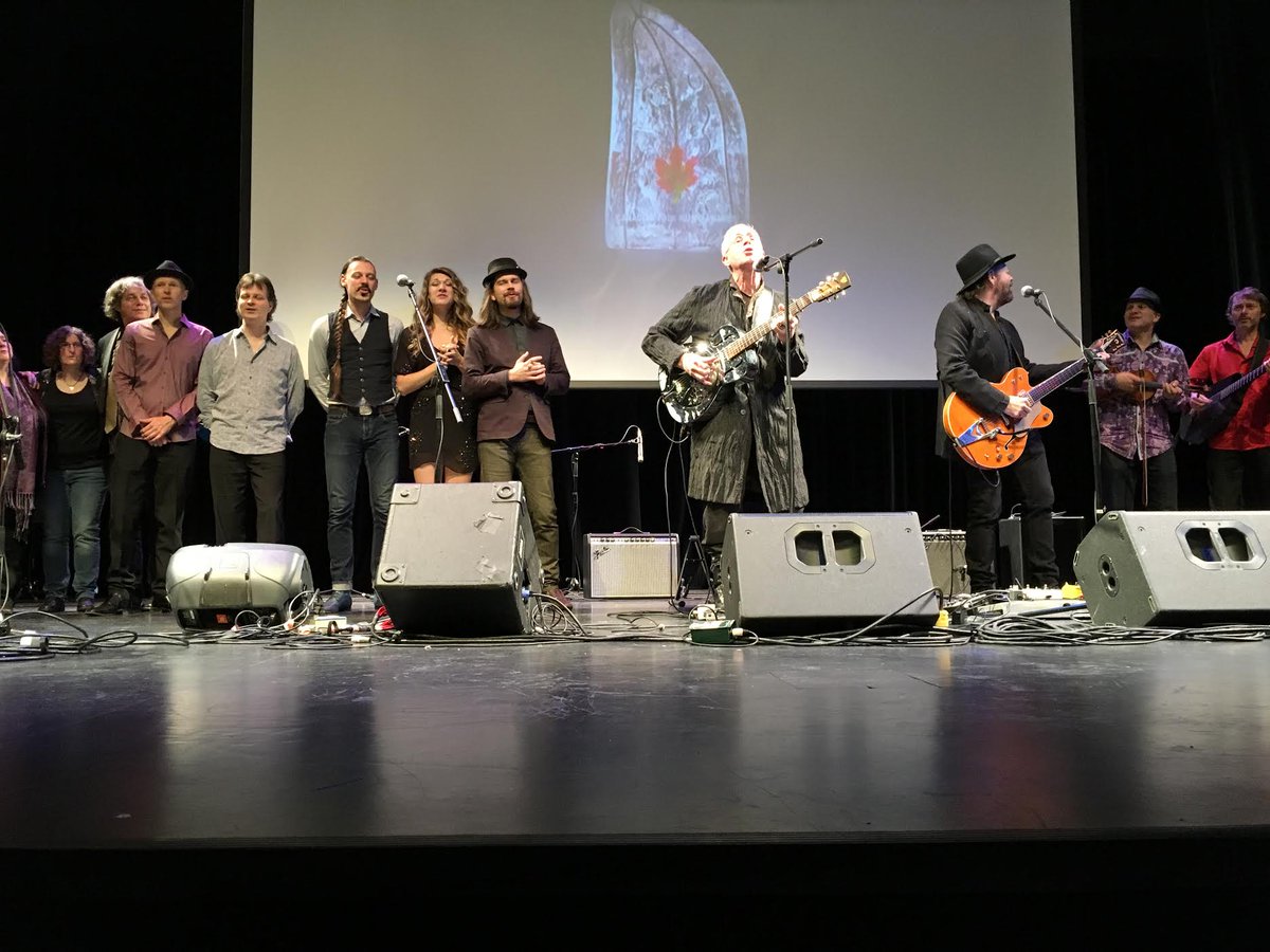 sultansofstring's tweet photo. Sharing the stage with #BruceCockburn singing "Wondering Where The Lions Are" at #CFMA2016 last night was a huge thrill! https://t.co/MmNXOkyIjq