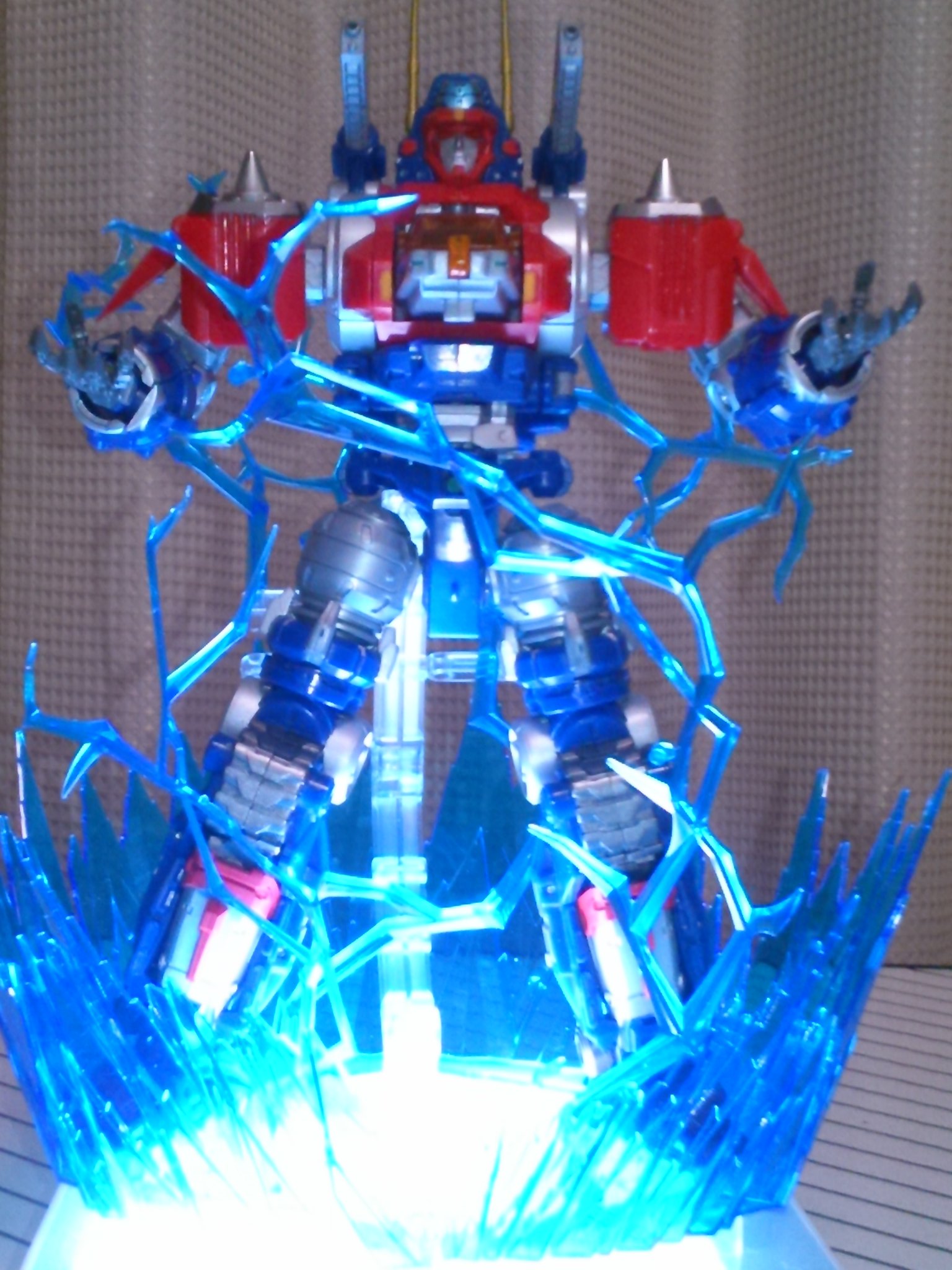 天号 私もエフェクトのプラモ フィギュアライズエフェクト オーラエフェクト ブルー を手に入れました ミニトレス台で真下から光を当ててパシャリ クリア素材が光を屈折 透過させていいね 私の中ではフリーゾンエネルギーのイメージカラーは青