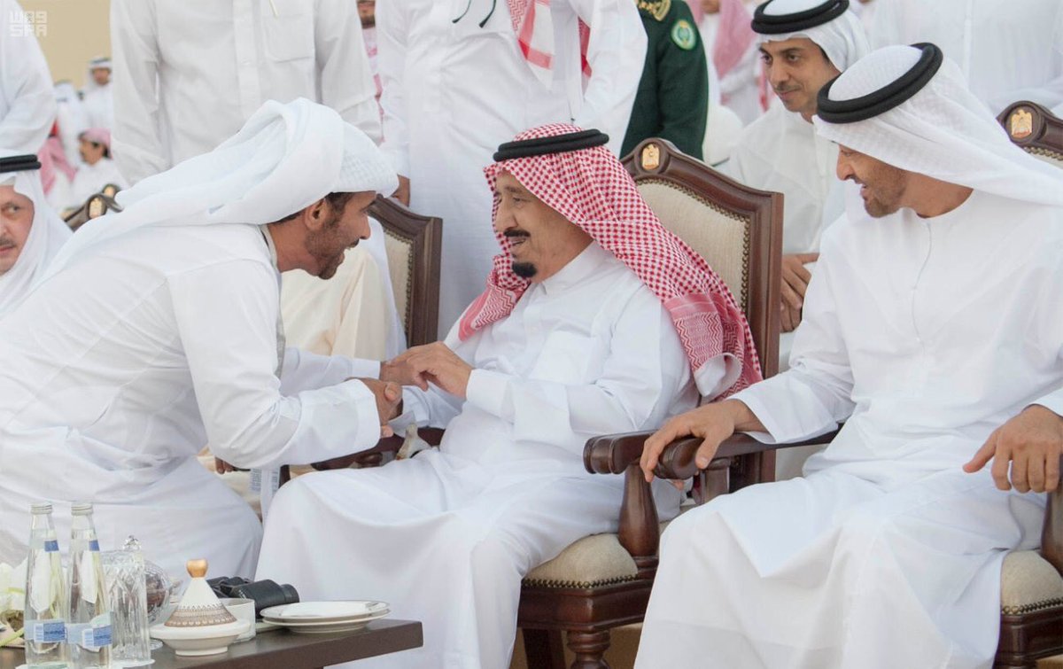 SaudiNews50's tweet photo. صور..
.
.
#خادم_الحرمين يشرف حفل #مهرجان_زايد_التراثي في دولة #الامارات .
.
.
#الامارات_ترحب_بملك_الحزم #الملك_سلمان #ابوظبي

- https://t.co/0l9xWanAMq