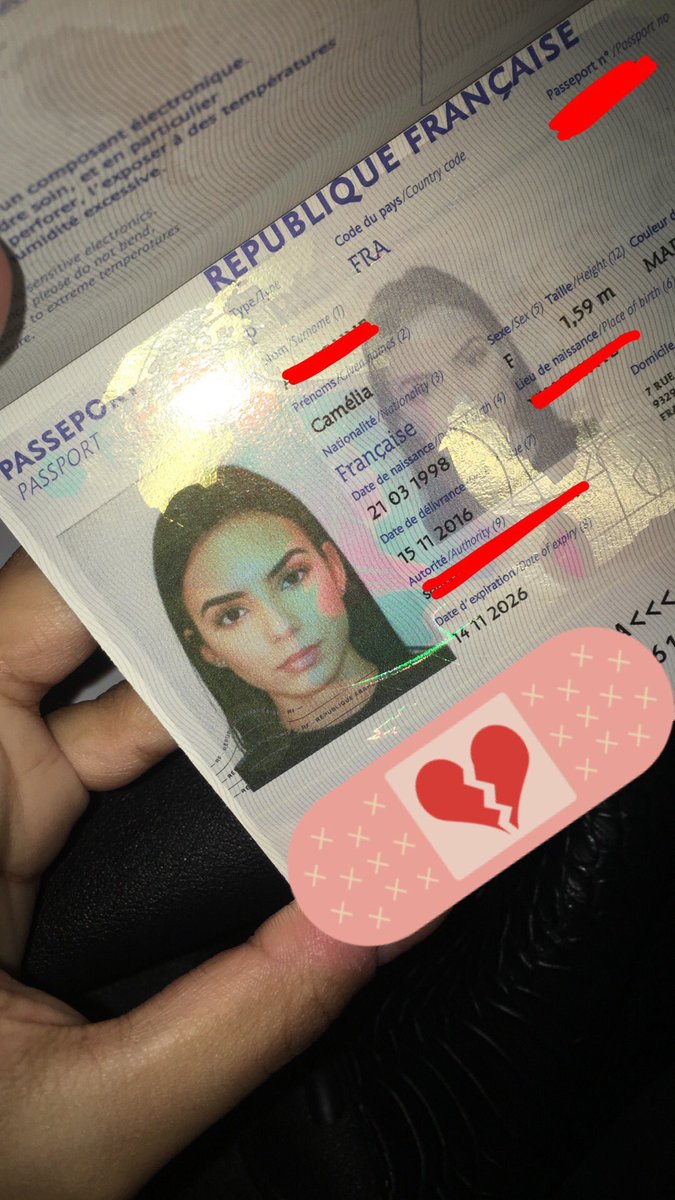 samygerie's tweet photo. Toi tu galères à être beau sur un selfie et eux sur une carte d'identité on dirait un photoshoot https://t.co/8m1Jvh9Cus