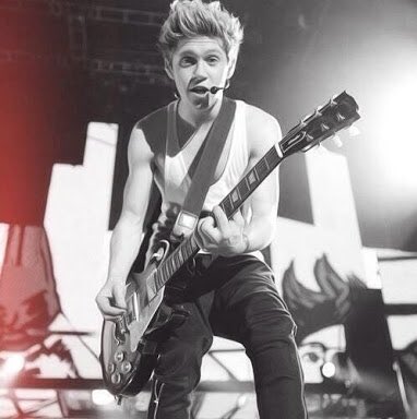 JamOneDirection's tweet photo. STARTED FROM THE BOTTOM NOW HE'S HERE. SO PROUD OF YOU BABE. 😍💕 #MtvStarsNiallHoran @NiallOfficial https://t.co/x0kZatNJ0k