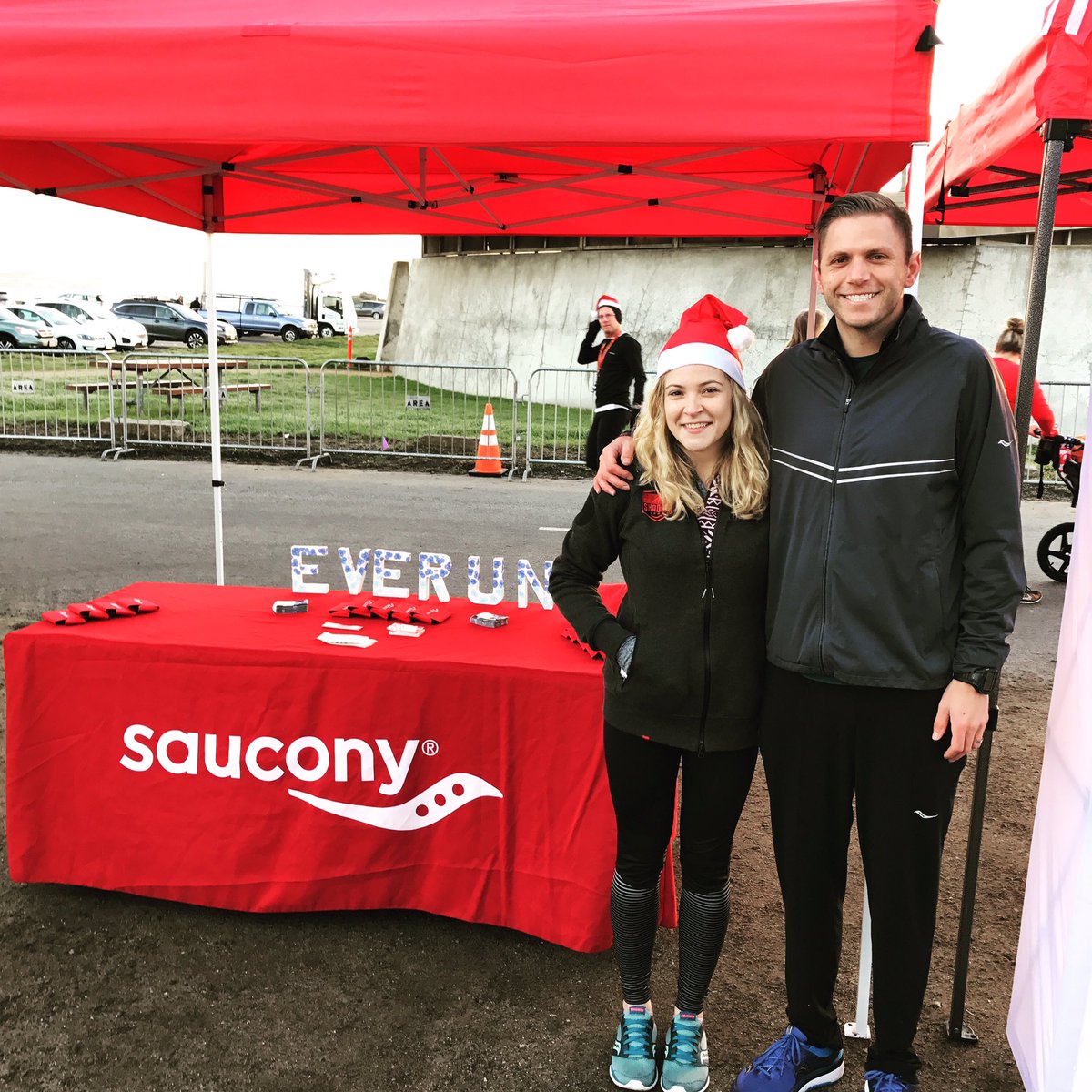 ARunnersMind's tweet photo. Our reps from @saucony are in the house! #RunWildSF https://t.co/JD77e7PJQV