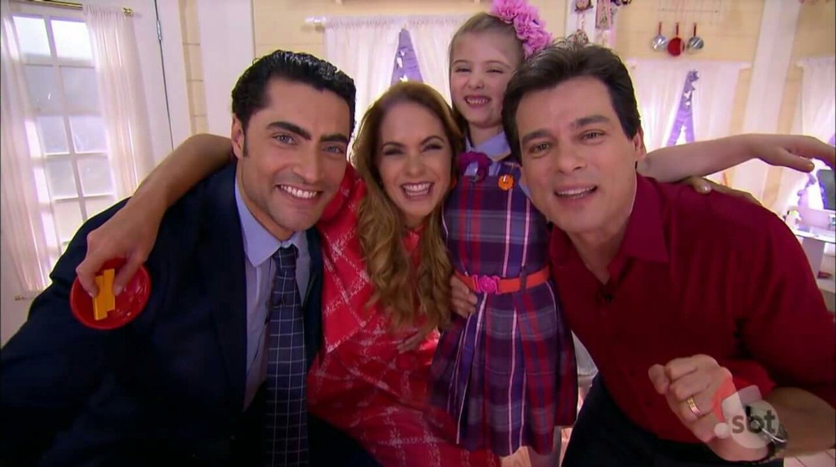 FamiLucerinaBR's tweet photo. Daqui a pouco LUCERO NO DOMINGO LEGAL https://t.co/OUYP5uuugK