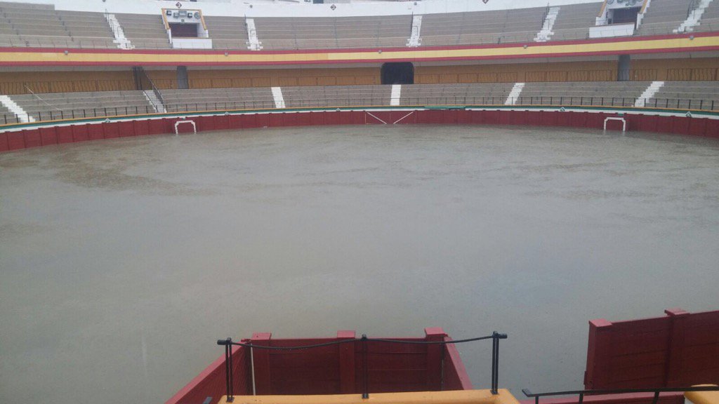 mrlosanchez's tweet photo. @tiempobrasero plaza de toros de Estepona!!! https://t.co/aIQOSePDvM