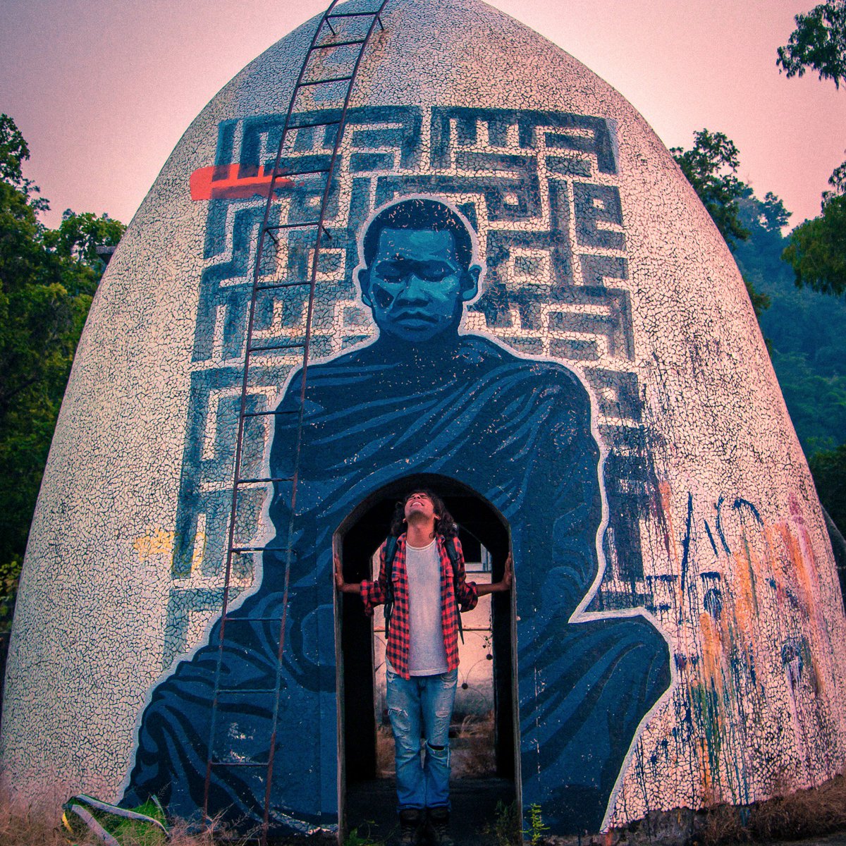 RookieTravelD's tweet photo. #travel #buddha #monk #mural #rookietraveldiaries #travelblog #beatlesashram #vintage https://t.co/PZdRfU9e6z