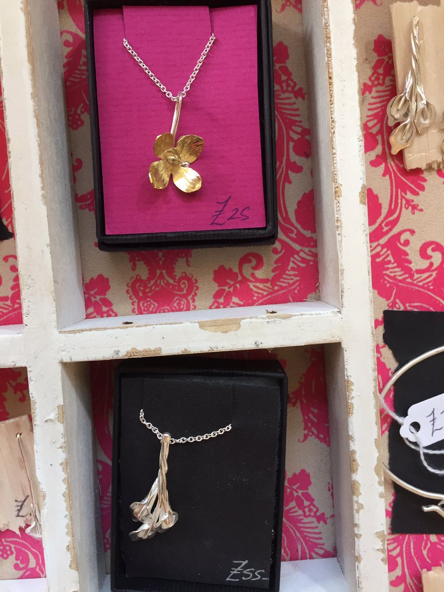 trojanhouseBN1's tweet photo. Flower inspired silver jewellery https://t.co/bIbMBEEWLZ #aoh2016 #lizziekershaw https://t.co/Ty1WzOU6vU