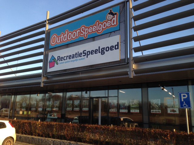 Outdoorspeelgoed is aan het verhuizen, 
Vanaf aanstaande donderdag kun je terecht aan de Zambonistraat 4-b in Kampen. 
800m2 speelplezier.