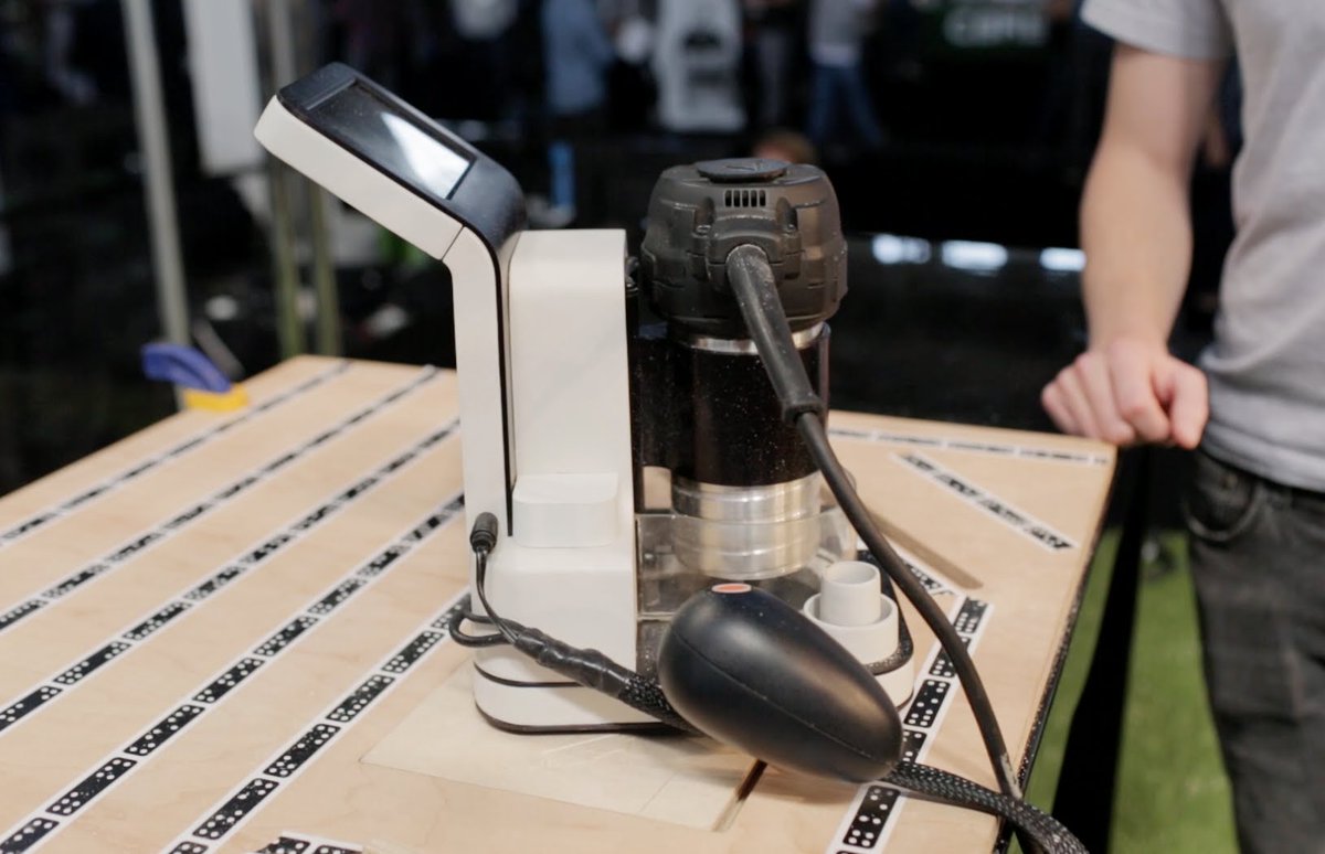 Tech_NewsTV's tweet photo. Shaper's Origin handheld CNC machine https://t.co/VHQFzvuMsb https://t.co/ZxvmVZt43t