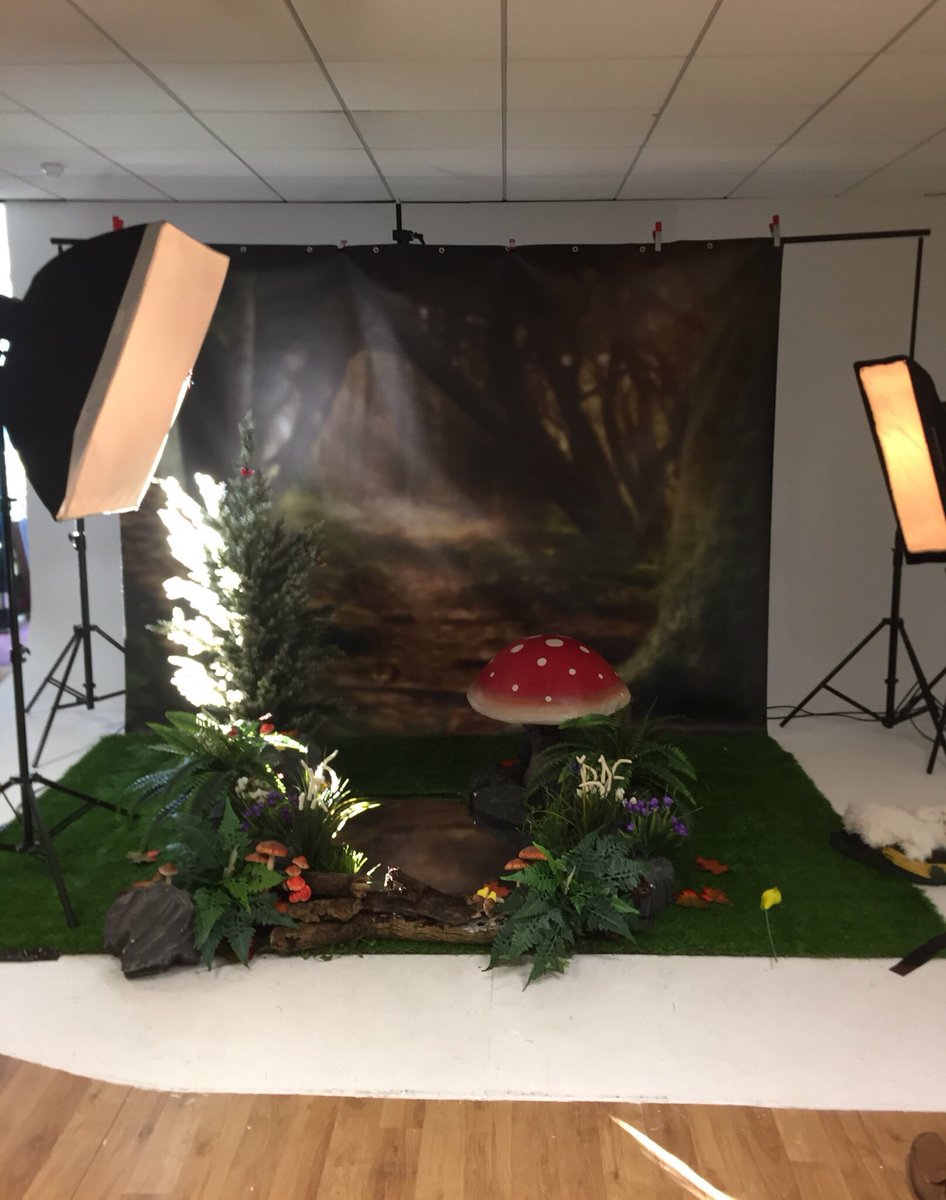 FlirtStudios's tweet image. Magical day in the studio with @markbushkes @magicbeanstudio #fairytaleshoots #fairyforaday now taking bookings for 2017 tweet for info 🦄🦄🦄