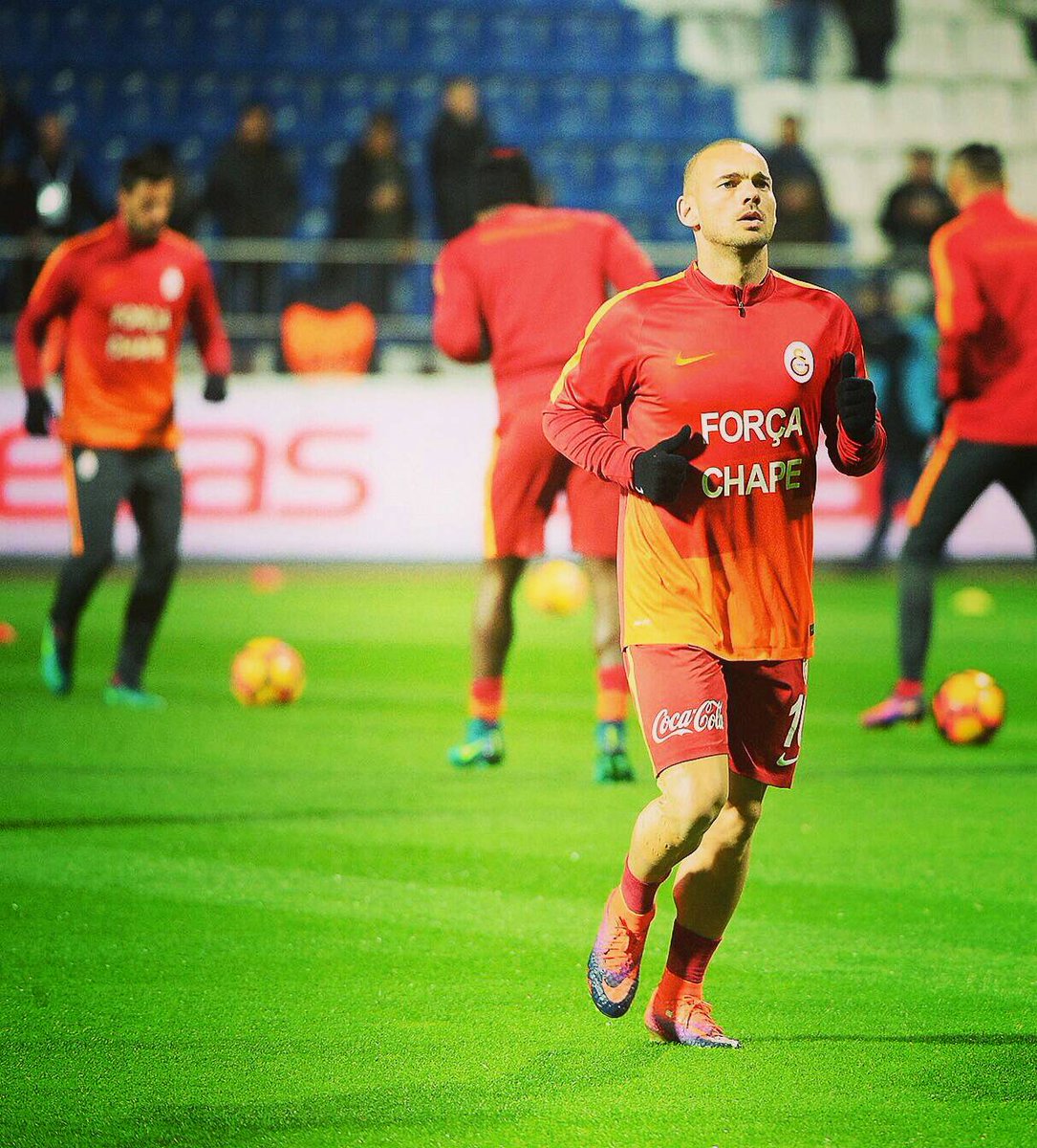 GalatasaraySK's tweet photo. #ForçaChape https://t.co/8ZZzicRMIT