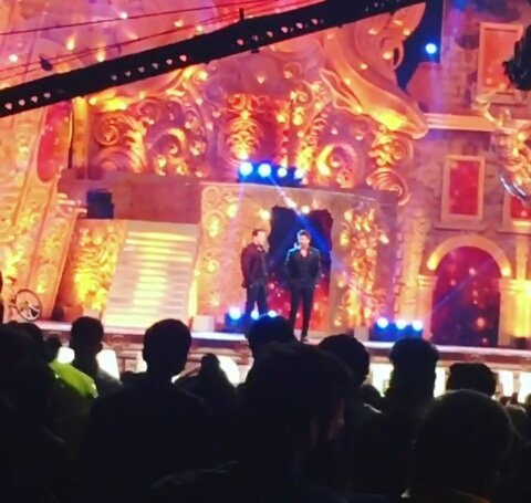 srk_aravind's tweet photo. #Badsaah meets #Sultan. They said that they will watch @aamir_khan #Dangal FDFS #StarScreenAwards @excelmovies #RaeesTrailerIn3Days https://t.co/YjsQiOAPnq