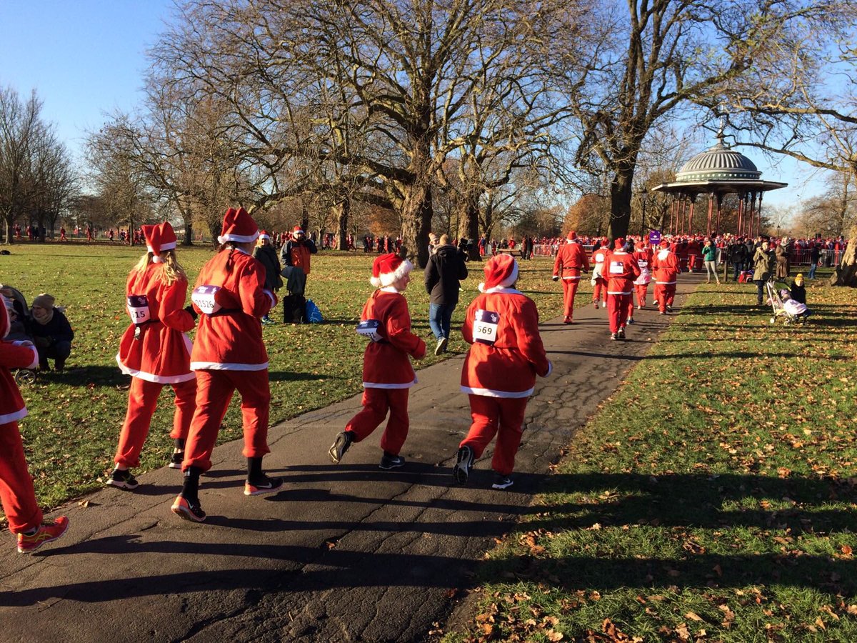 Coco_2212's tweet photo. Home from the 10KM Santa Dash 🎅🏼💜 Had so much fun, and for a good cause!  #LondonSantaDash @WeAreSUGM @GreatOrmondSt https://t.co/JPxQkpSbka