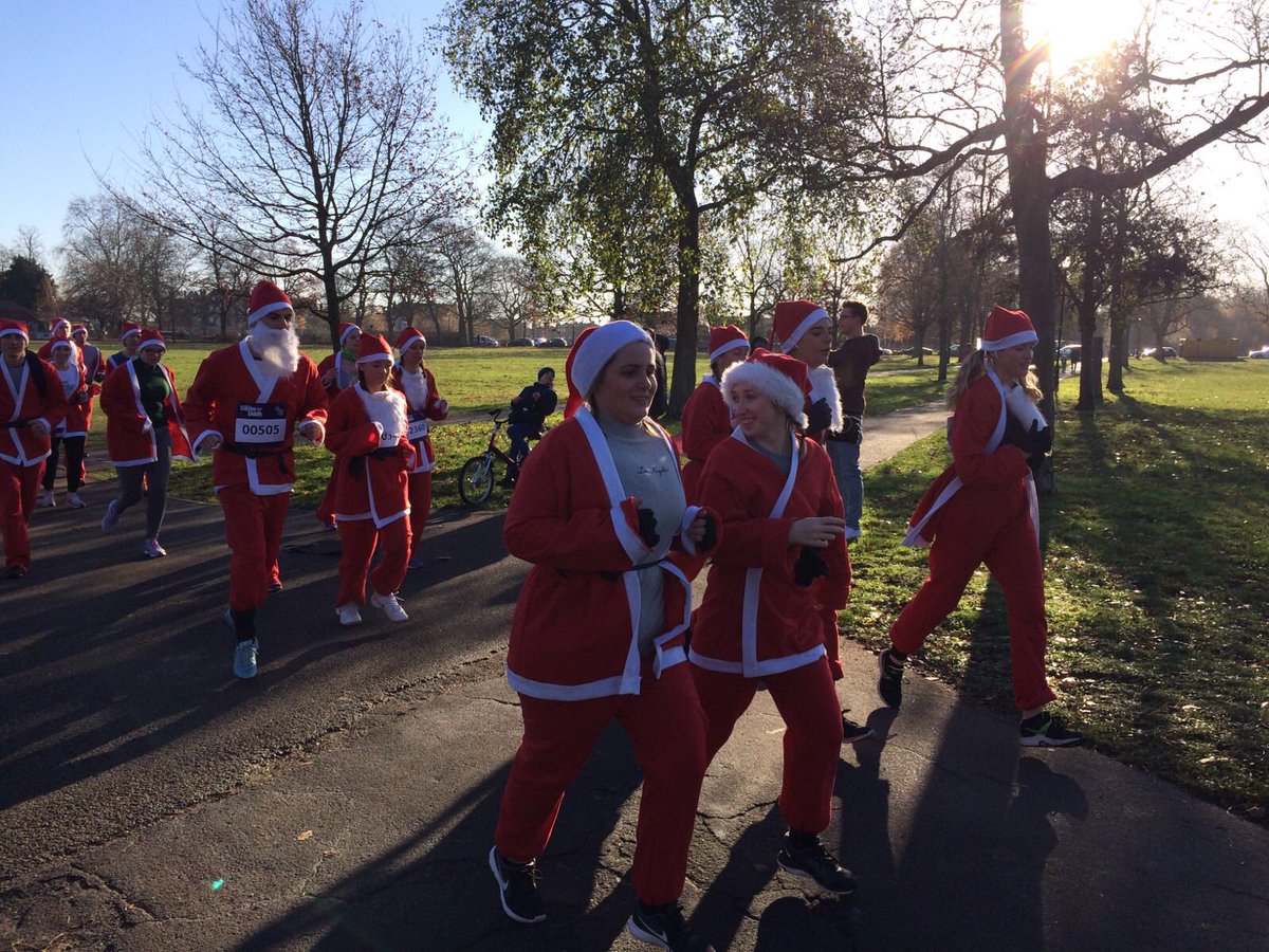 Coco_2212's tweet photo. Home from the 10KM Santa Dash 🎅🏼💜 Had so much fun, and for a good cause!  #LondonSantaDash @WeAreSUGM @GreatOrmondSt https://t.co/JPxQkpSbka