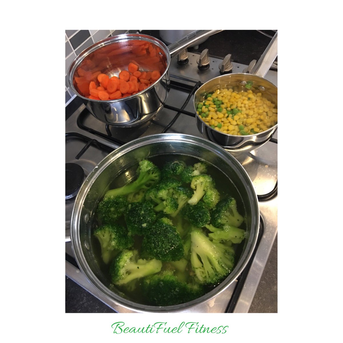 BeautifuelFit's tweet photo. What veg have you go today with your Sunday roast? 💚#SundayRoast #sundaydinner #veg #colourful #food #lovefood #health #healthy #lunch #love https://t.co/cYpjdfdlSH