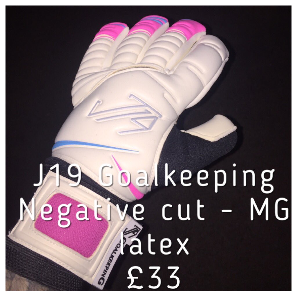 j19goalkeeping's tweet photo. NOW ON SALE ⚽️👐🏼#bethebest #j19goalkeeping #goalkeeper #gloves #j19 #MGlatex #goalkeepergloves #negativecut #pink #blue #white #black https://t.co/I2N5nCjObc