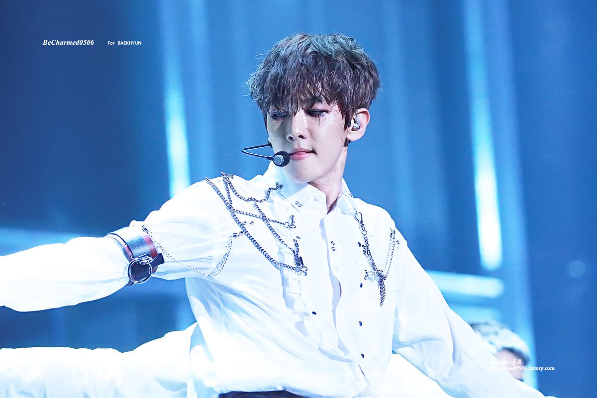 bestofbyunbaek's tweet photo. creeping, creeping, creeping. https://t.co/CUGWxDX0Pv
