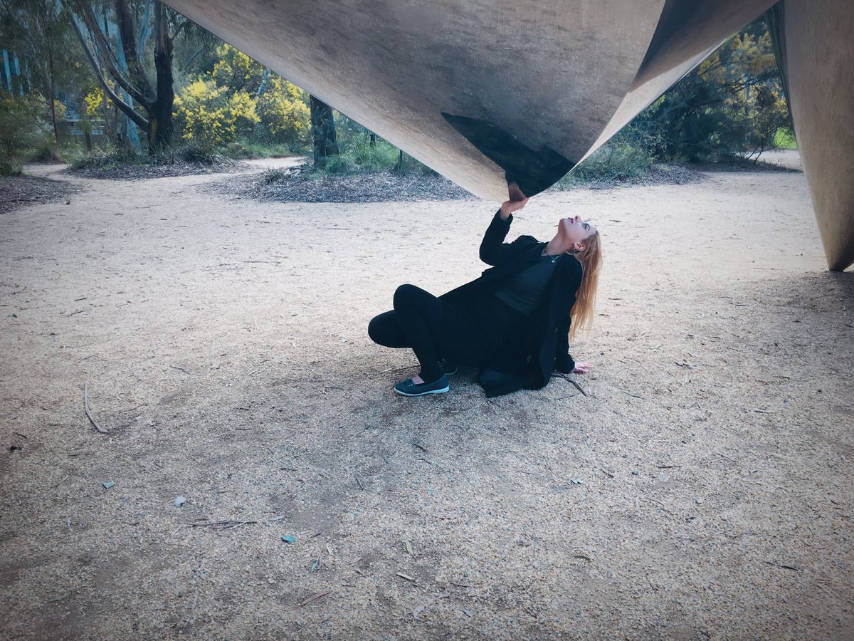 ShinaFly's tweet photo. Pushing back #art #sculpture #mirror #reflection #Australia #style https://t.co/w9sAOHzWgp