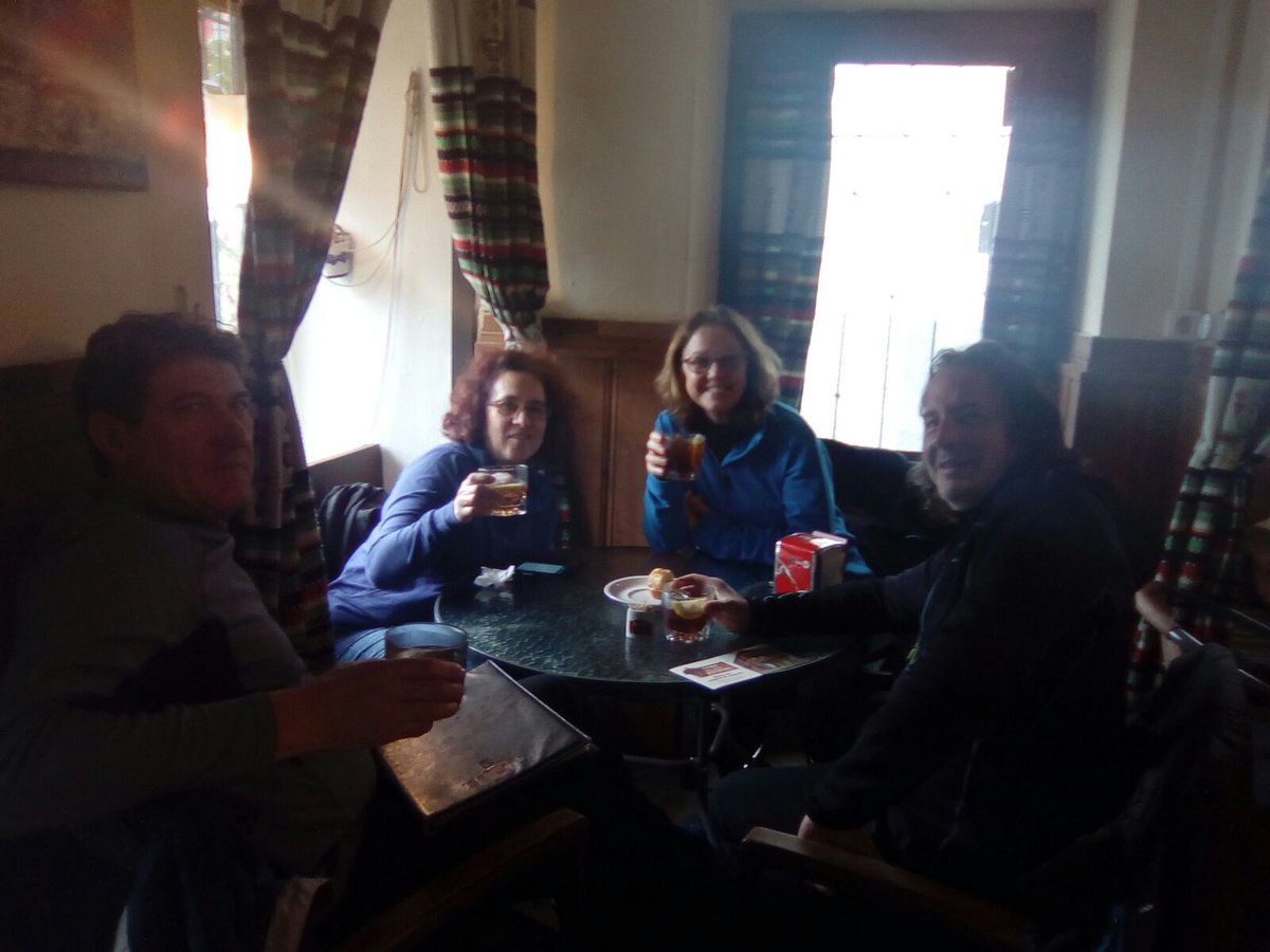 cafeteriaflores's tweet photo. Raquel, Mariajo, Rafa y Teo empezando la mañana en #Candeleda https://t.co/0RM8d9057l