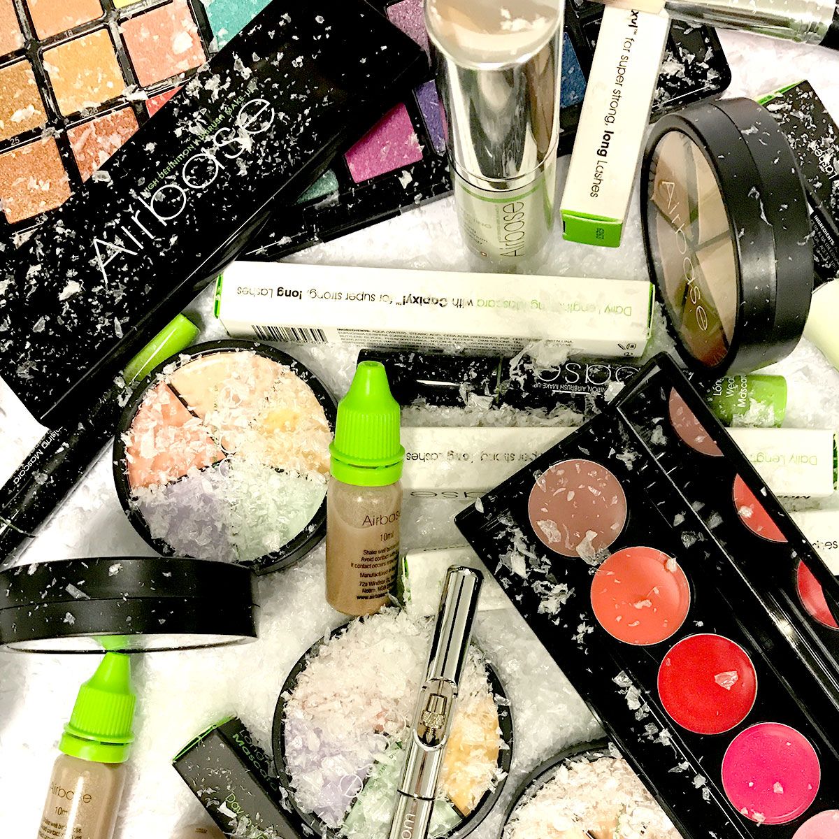 AirbaseMakeUp's tweet photo. Had chance to shop our flawless gift sets yet? #EverythingAirbase #FawlessSkin. https://t.co/OX0ApyusQT https://t.co/wtp12CjQXk