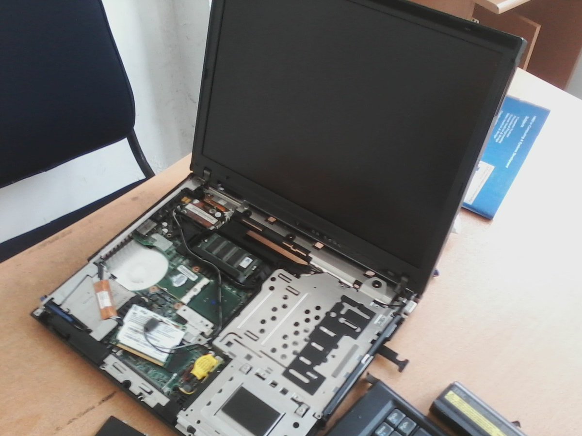 Thilinadias1's tweet image. It's IBM RB 50 P4 laptop which is manufactured in 2004...and its still working..How brilliant is that??#1GBRAMRadeonVGA
#PracticalTime
@IDM