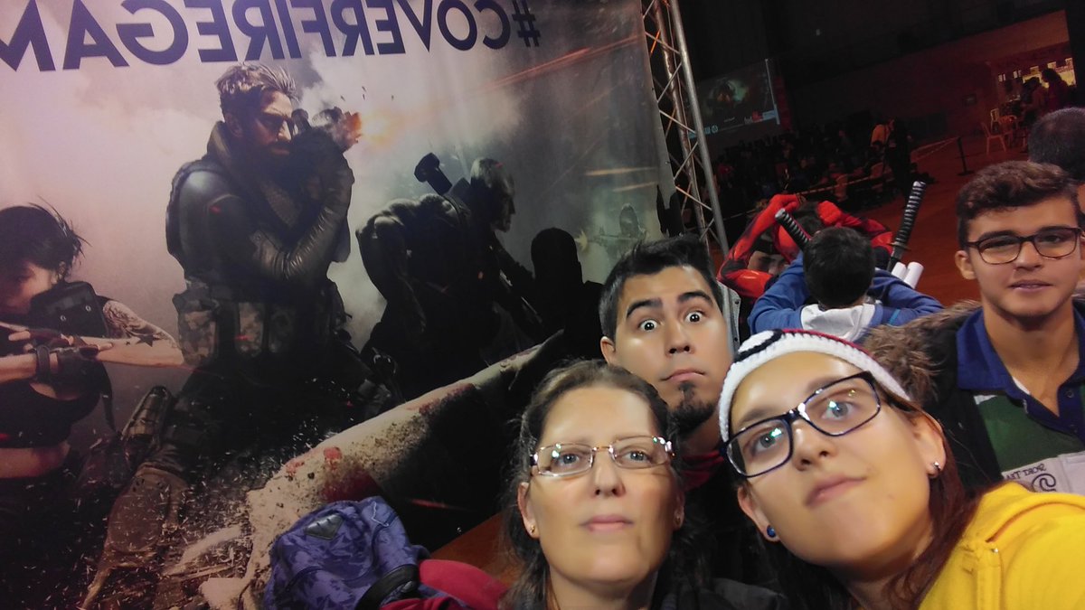 jsstallone's tweet photo. Pasando el dia en el mangafest y gamerfest de Sevilla #CoverfireGamingFest https://t.co/YimTbXlMMF