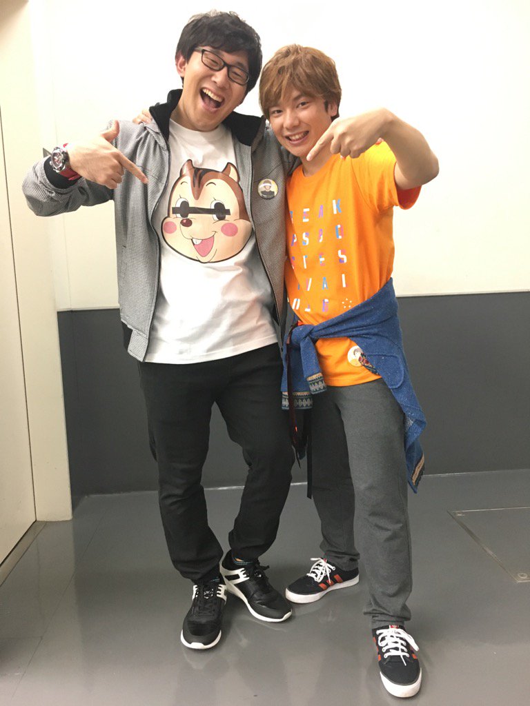 onoyuki19840622's tweet photo. チア男子イベント！MCのWゆーきでパシャリ。くわっちーデザインのファンキーなTシャツ…プライベートでも着たい…＜●＞＜●＞ #チア男子 https://t.co/AKbpDub0Hz