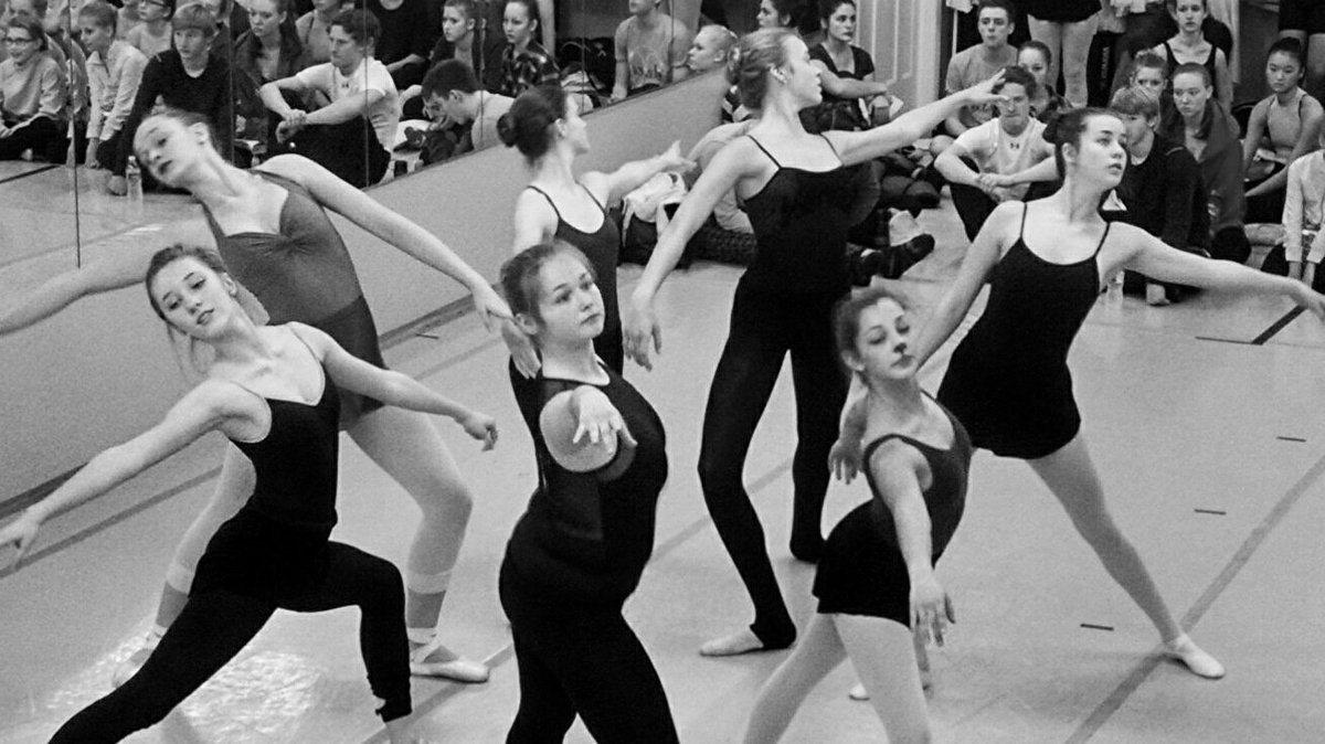 TPschoolofdance's tweet photo. #turningpointeschoolofdance #thepromise  December 9,10,16,17 #knickerbockertheatre #downtownHolland https://t.co/OJVNudl5oK