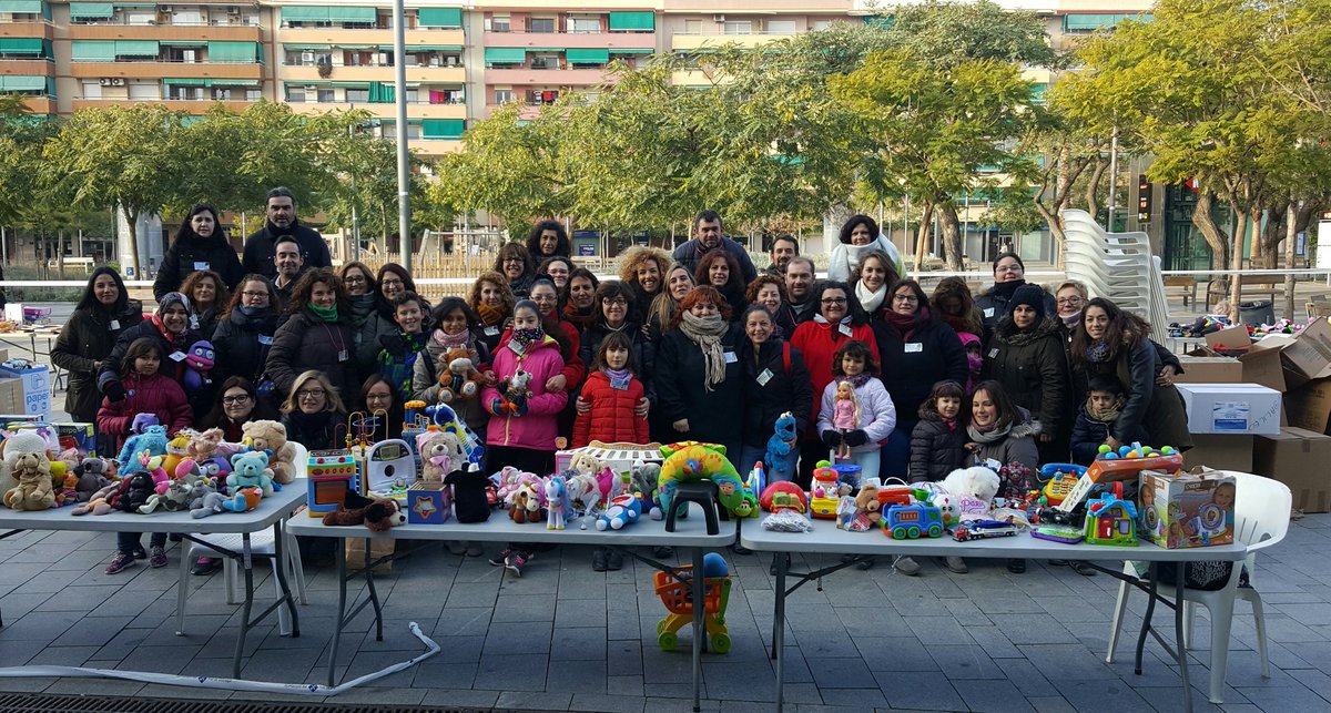 ElPratEducacio's tweet photo. Gran esdeveniment el Mercat d'intercanvi de joguines.Les #AMPAPrat, famílies d bressol i entitats unides x l'educació #elprateduca #valors https://t.co/hJdHBbccBa