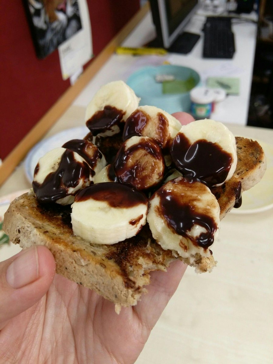 DebLangner's tweet photo. Before creativity comes a potter's lunch: banana and dark chocolate sauce of g.f.bread. yum! https://t.co/oBGMuGw1MI
