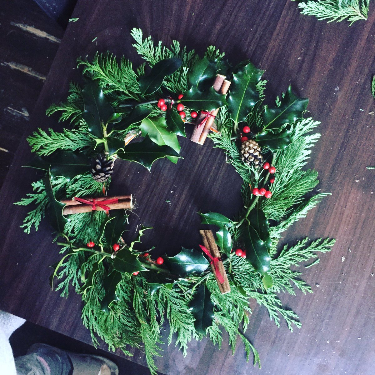 ethankerswell's tweet photo. Made a fresh Christmas wreath today. Happy Christmas in advance. https://t.co/NCBjs1sOJ4