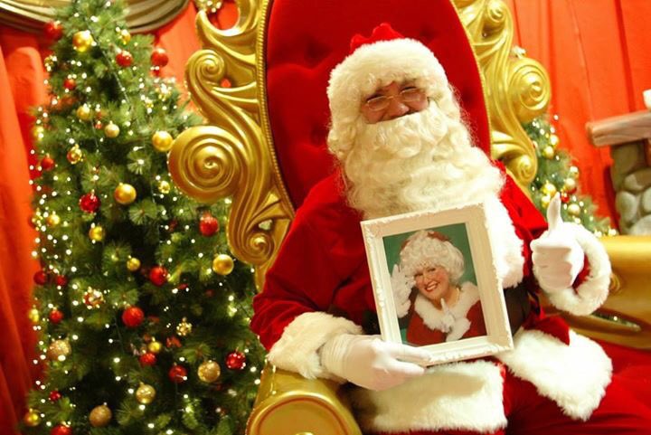 CorporateParty1's tweet image. Santa in Athlone Town Centre from 2pm  today #BrandRocket BrandRocket.ie #FreeGrotto