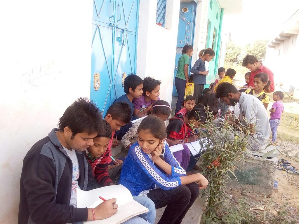 chambalyouth's tweet photo. #SundayClassroom #दkshateam & students @nstomar @PMOIndia https://t.co/ejQqUjPLn7