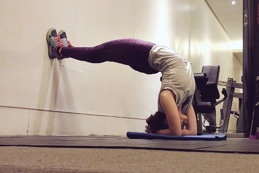 jonamsantos's tweet photo. Feeling stiff for a couple of days now. So i had a lil playtime #yoga #namaste #stretch2016 #bepresent https://t.co/XQcZeObNEq