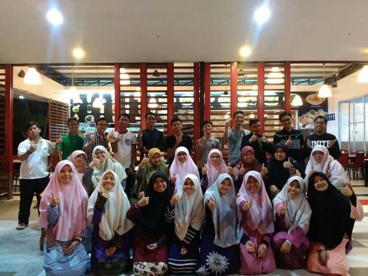 MHanifMNassir's tweet photo. Dah besar dah keluarga #DePiKirSMIH sekaranggg. #5YearsAgo #Throwback #Generasi12 https://t.co/BsfBPCBmIZ