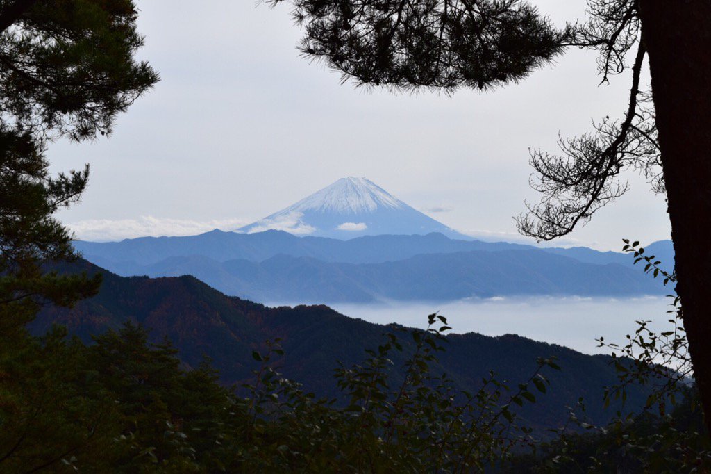 Japonists's tweet photo. You can see this beautiful Mt.Fuji from "Shousenkyou" in Yamanashi prefecture.  https://t.co/Dl6nxAJ24m  https://t.co/5kW8Pt3OdP