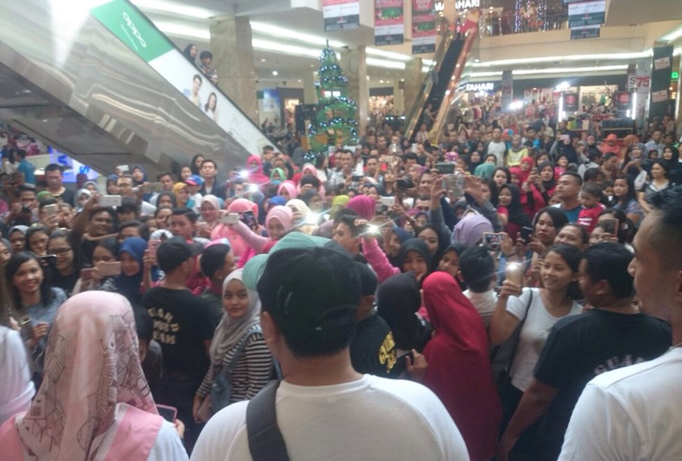 CintaLaki2Biasa's tweet photo. Terima kasih Binjai buat keseruan nonton bareng #CintaLaki2Biasa hari ini ❤️ https://t.co/SJinAa50wN