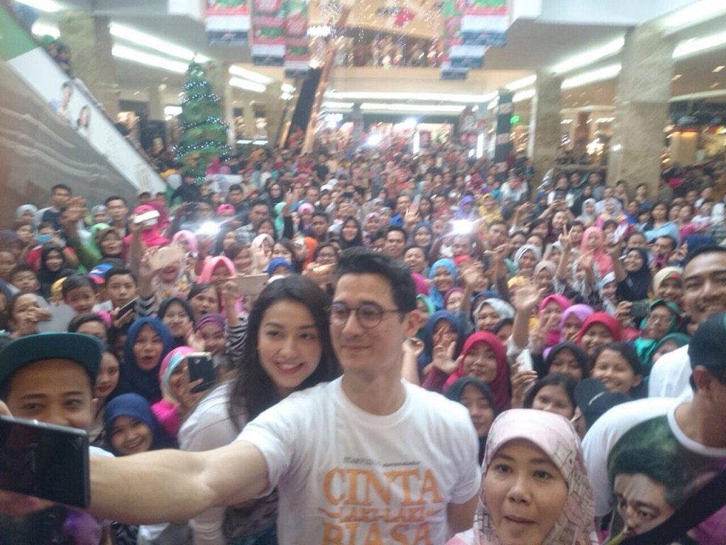 CintaLaki2Biasa's tweet photo. Terima kasih Binjai buat keseruan nonton bareng #CintaLaki2Biasa hari ini ❤️ https://t.co/SJinAa50wN
