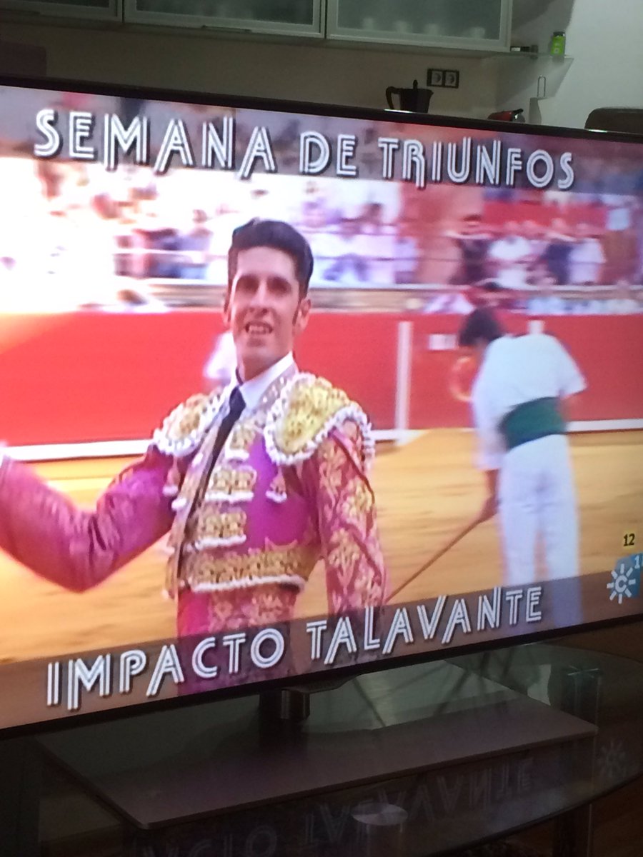 DANIROVIRA's tweet photo. Poner @canalsur con la esperanza de que informara sobre #Málaga y sus inundaciones y encontrar esto.
En fin...💃🏻💃🏻💃🏻💃🏻💃🏻💃🏻💃🏻 https://t.co/xJcoVB1mVk