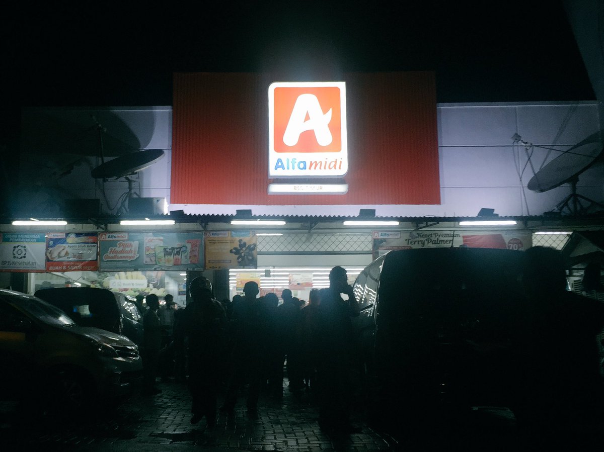 MusicaStudios's tweet image. 46/50 #DMASIV5150 @DMASIV ! 4 lagi teman-teman. Yuk koleksi album kelima @DMASIV yang bisa kamu dapatkan di @alfamidi_ku