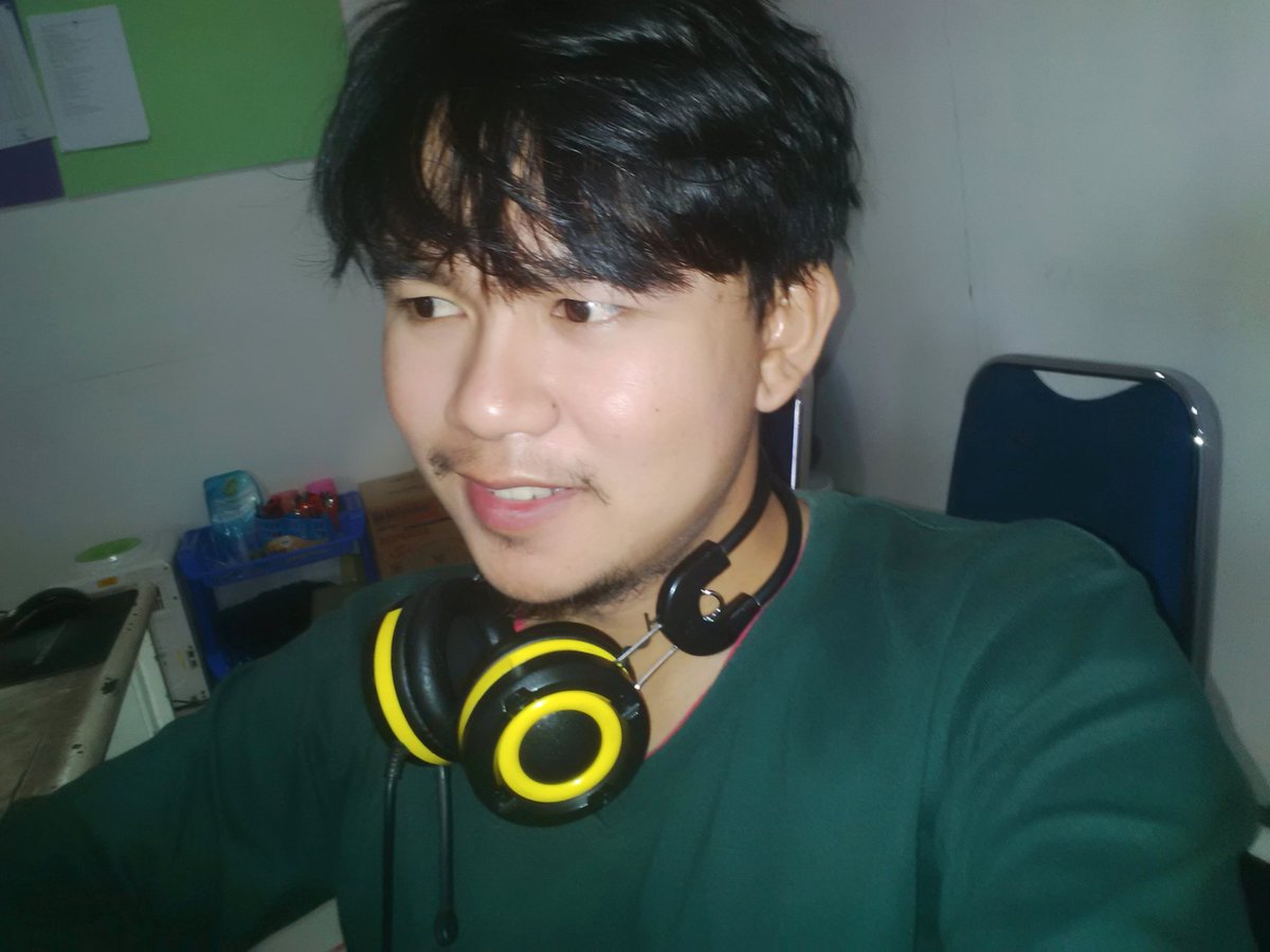 Geus lila teu seselfian di twitter... Sugan we aya nu nga like, ai gorobas teh di blok!