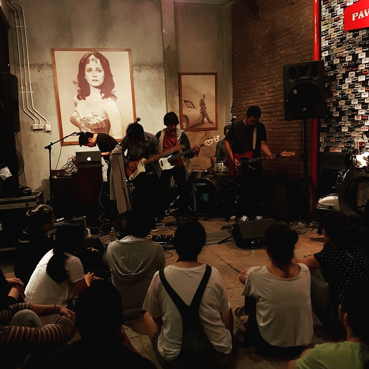 sofarsoundsjkt's tweet photo. penampilan berikutnya adalah @lightcraftmusic ! band keren asal Jakarta yg sudah melanglang buana ke manca negara ~ 
#sofarsoundsjkt https://t.co/7pD0270yes