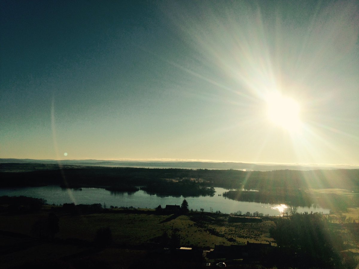 LauraEDonald's tweet photo. Lovely walk this morning up the cat's back! #sundaywalk #dogwalking #blindedbythelight https://t.co/QwdD9oqg52