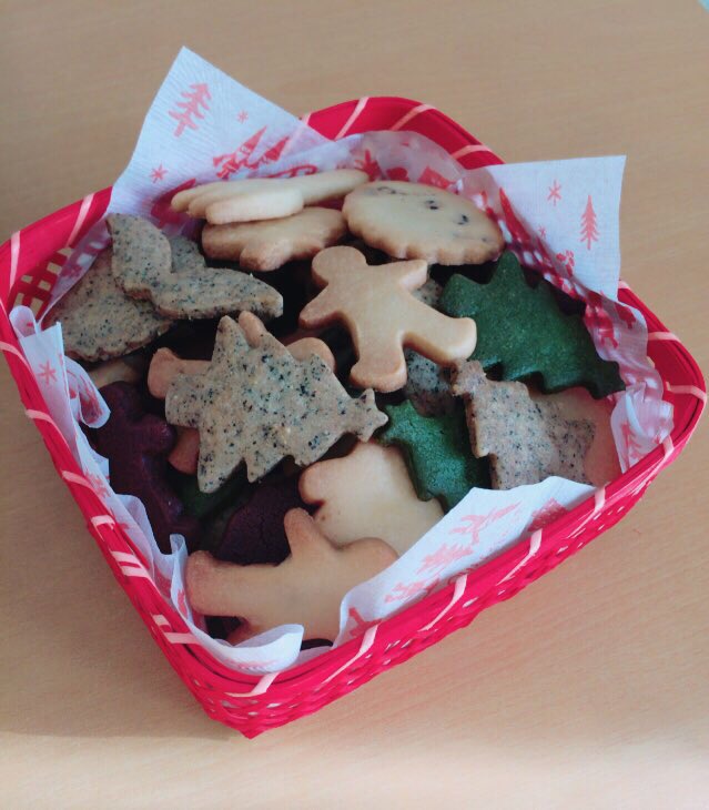 AYAMENON_akane's tweet photo. マジックアワーありがとうございました！
1番気合い入れてたクッキーが好��で超嬉しかった😭笑
ライブ終わり急にソロで弾くことなってはじめてあんな人前で即興で弾いた…
緊張したーーー
最後クリスマスで誤魔化しましたすみません、でも楽しかったです😊

まぎちゃんの風邪心配… https://t.co/06t0oN3TZ7