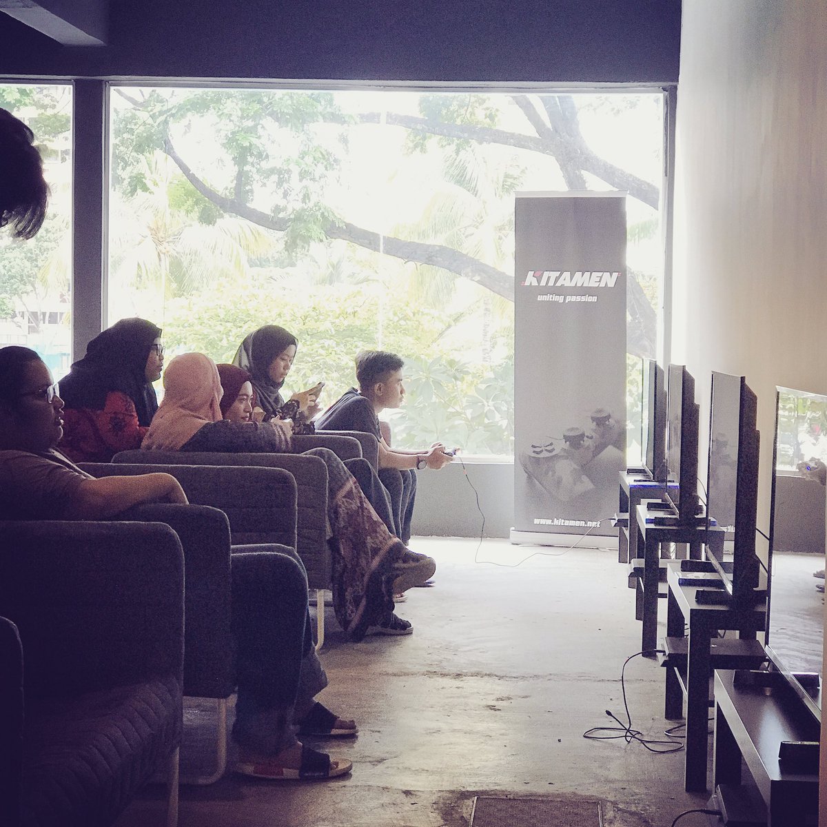 GONgamerz's tweet photo. Game is not only just for boy but girl also love it.Happy Sunday guys! 🎮 
#kitamen
#kitamensentul
#utcsentul
#bandarbarusentul https://t.co/neSvXAAFbX