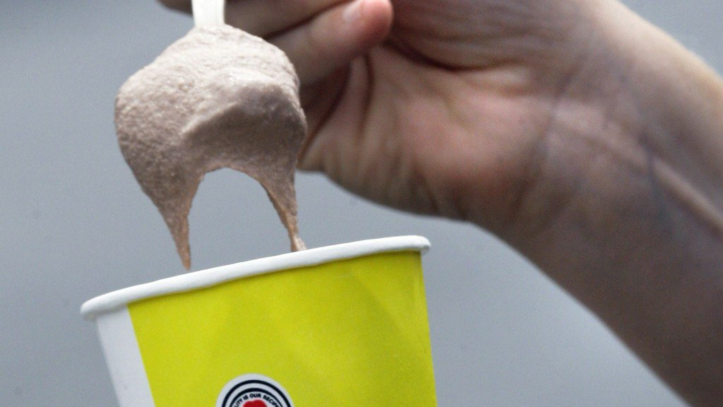 KCCINews's tweet photo. ICYMI: $2 gets you unlimited Frostys for a year at Wendy's https://t.co/6Q342V9lMZ https://t.co/gqlPYWE1CQ