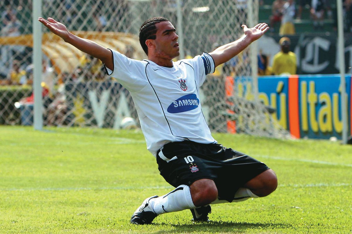 Corinthians's tweet photo. Hoje é um dia histórico de títulos do Corinthians. No mesmo dia 4 de dezembro, o Timão foi tetra e pentacampeão brasileiro. 
#VaiCorinthians https://t.co/Dff9UUjI6x