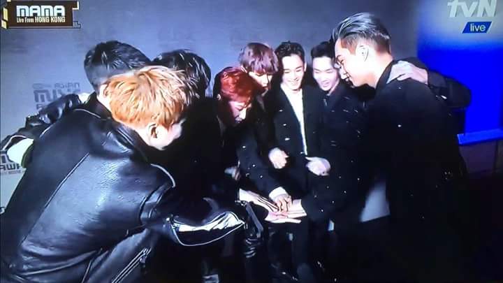 Baekweenie's tweet photo. For my whole existence here on earth, I will never regret being a fan of EXO. ♥♡❣ 엑소 사랑하자 https://t.co/Dl2faEUsJ5