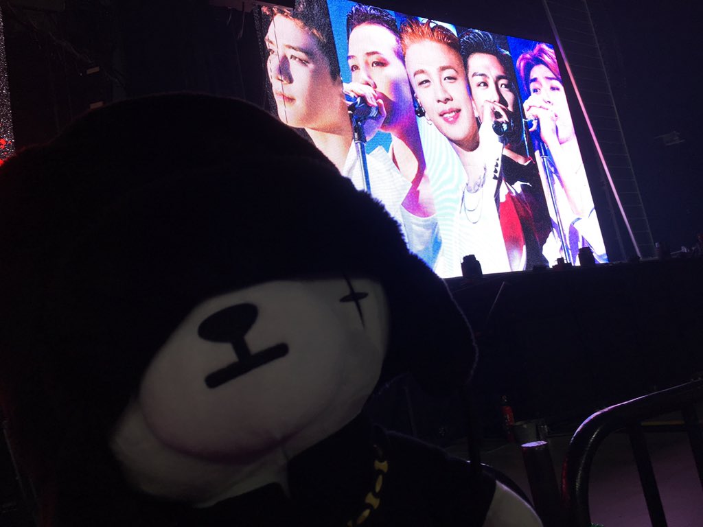 onlyBB_gd's tweet photo. はじさよ アリーナ1列目
LIVE アリーナバスクテから2列目 

ほんまに死んだ（；﹏；）❤
こんなに大好きな人達からペンサもらえるなんて思ってかったからほんまに嬉しすぎて現実もどれません😂
今までじよんだけは1回も目あったことなかったけどやっと目が合いました❤
愛してます❤ https://t.co/anhGztwEI9