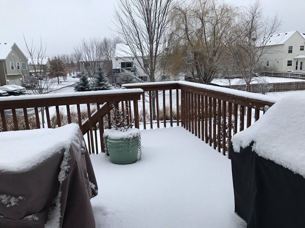 DeRushaJ's tweet photo. 2" of snow in my Maple Grove #patiopics - I shoveled even though it's already melting. #MNWorkout #mnwx #wcco https://t.co/Ajqn1E5RaR