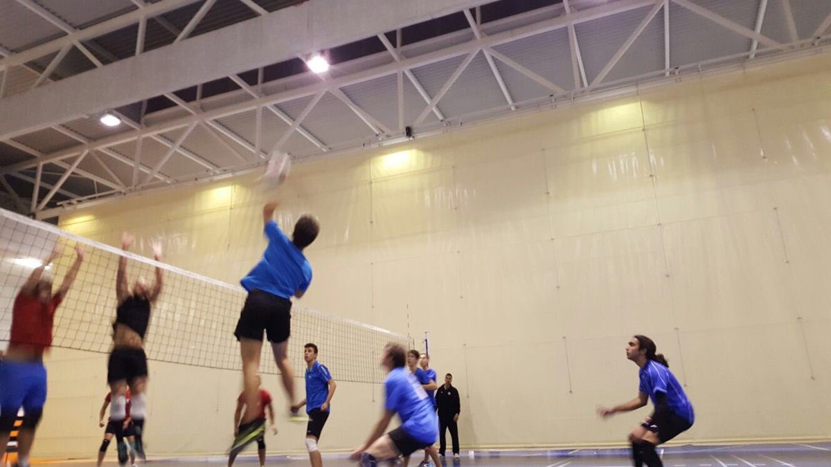 VoleyJUN's tweet photo. Agónica derrota del juvenil masculino frente a Granavoley 1-2 (25-20/15-25/14-16) Seguimos mejorando! @SanchoBurger @Saircol @DeportesJun https://t.co/LYVFJo5apE